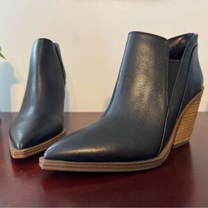 Vince Camuto ~ Gradina Block Heel Bootie – Size 7.5M
New With Tags